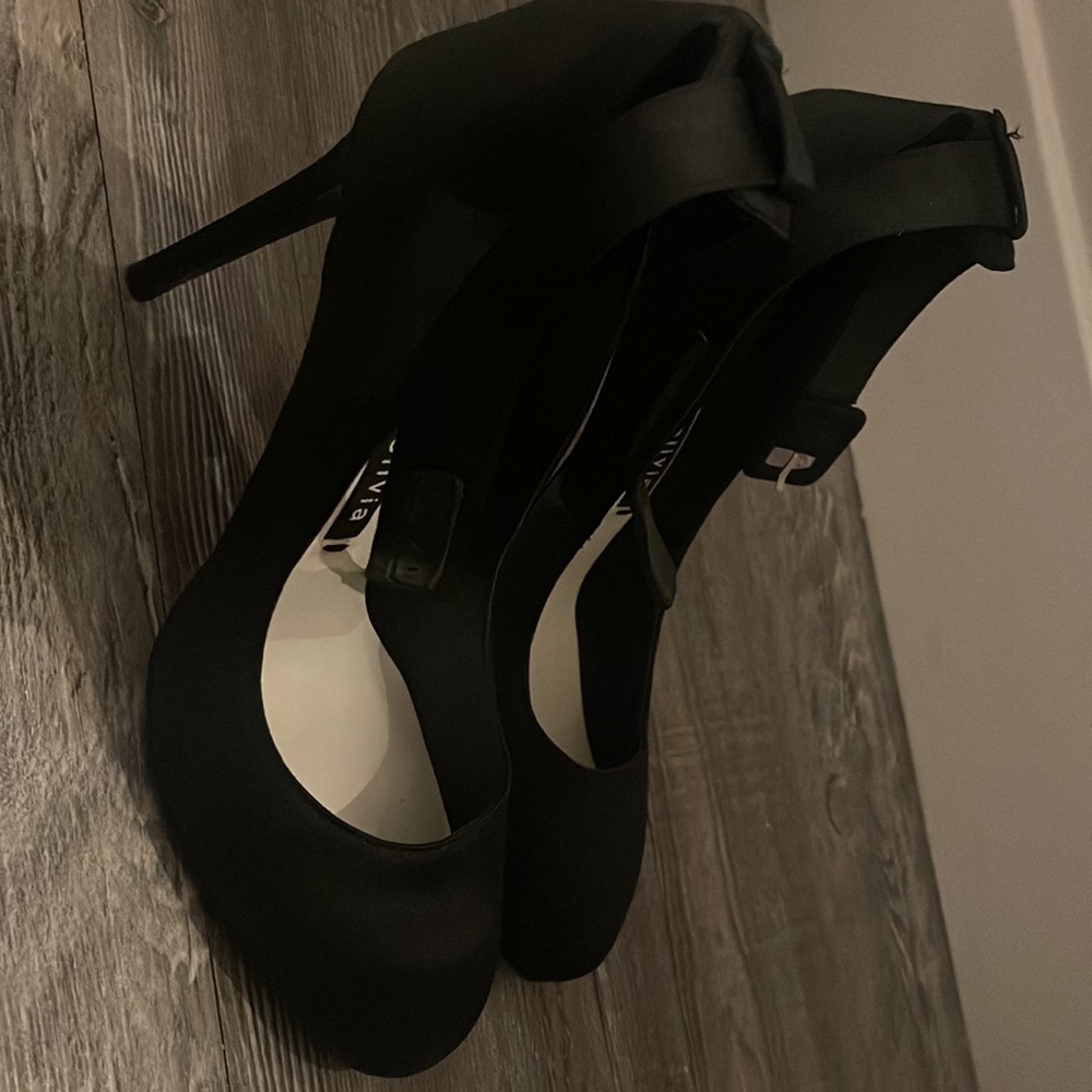 Alice and Olivia pumps - Picture 2 of 3